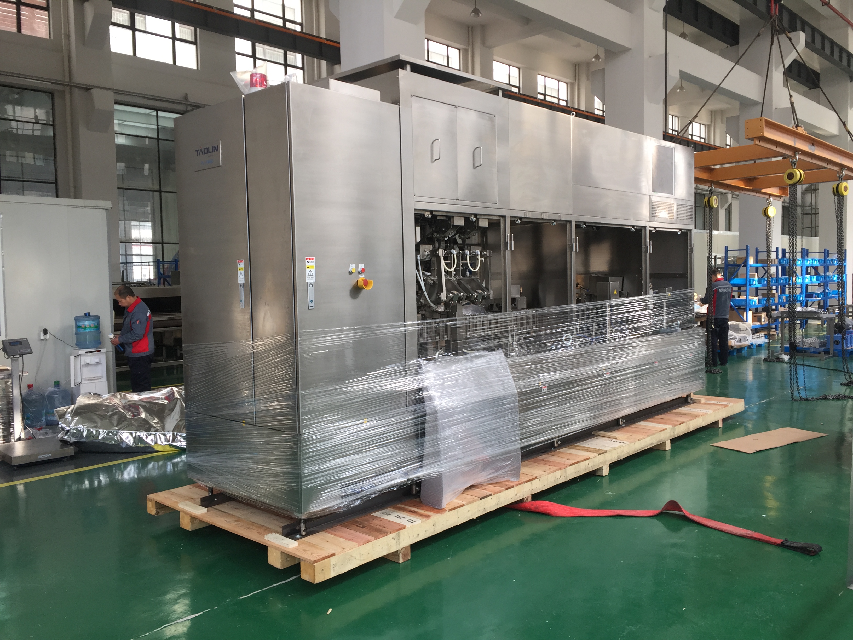 蒙牛飲料機械包裝(zhuāng)現場